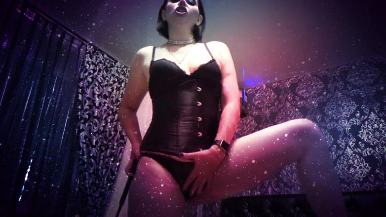 Goddess Misha Goldy: ¡Estás bajo el poder de mi coño! Adora mi coño...