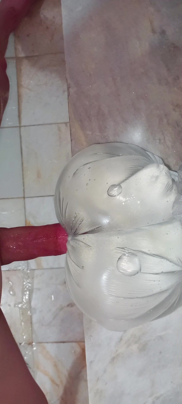 SHAYAN DENIZ: Nadržená anální masturbace Sama v koupelně - Skutečná hra s hračkou