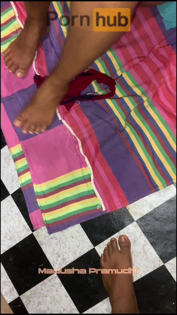 Tiyana: Lik mijn kontgaatje en geile hete vrouw zuigt cuckold echtgenoot...