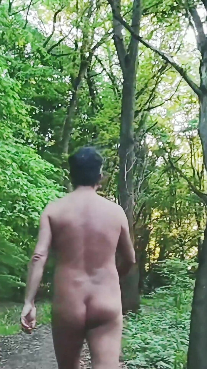 MaleModel: Naked Walking, Then Wank &amp; Cum