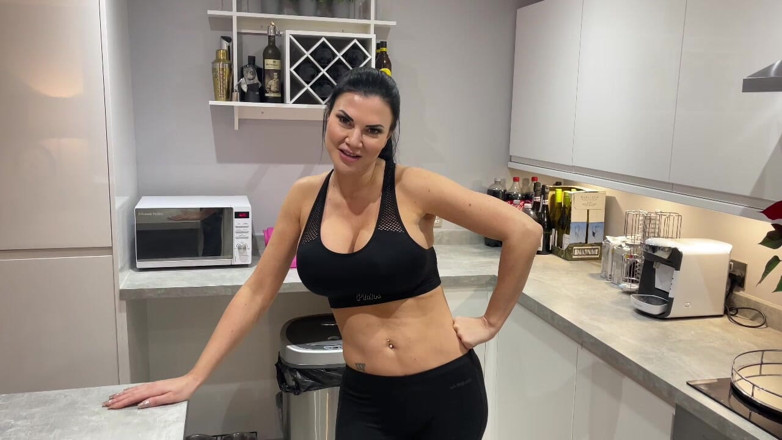 Jasmine Jae: 배다른 엄마의 젊음의 비약