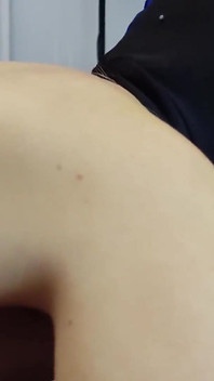 관능적인 오럴을 해주는 섹시한 밀프. 입에 정액. 을 핥고 빨아