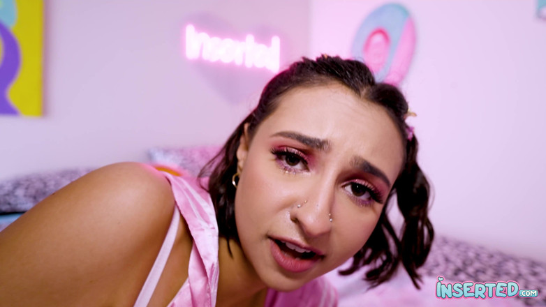 Inserted: A introdus Hailey Rose are o oală de miere