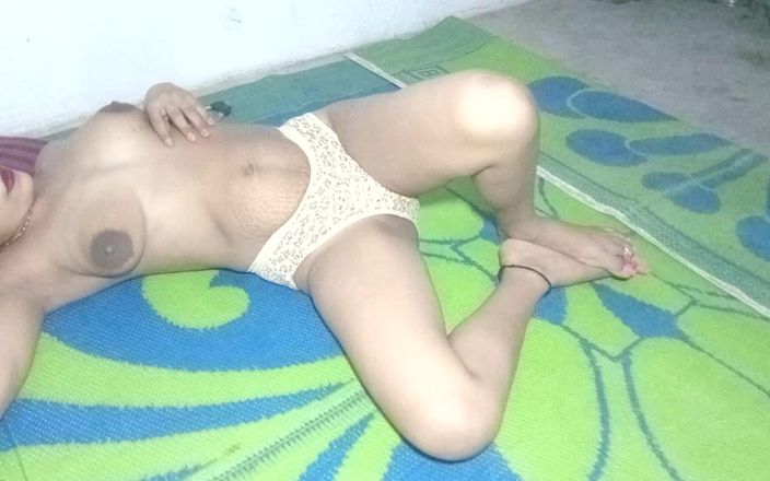 Rinki559: Madrasta apreciada fodendo buceta com o garoto curto e alto...