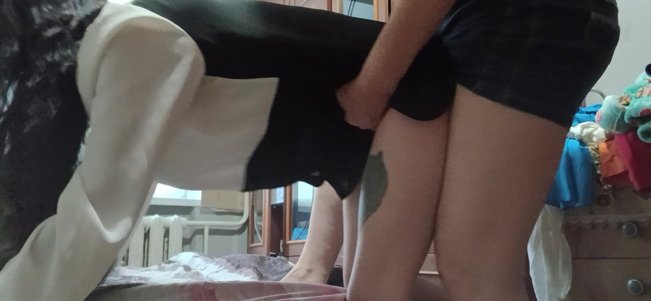 Lesbian-illusion: Istället för extra privata lektioner hemma knullar min MILF -lärare mig...