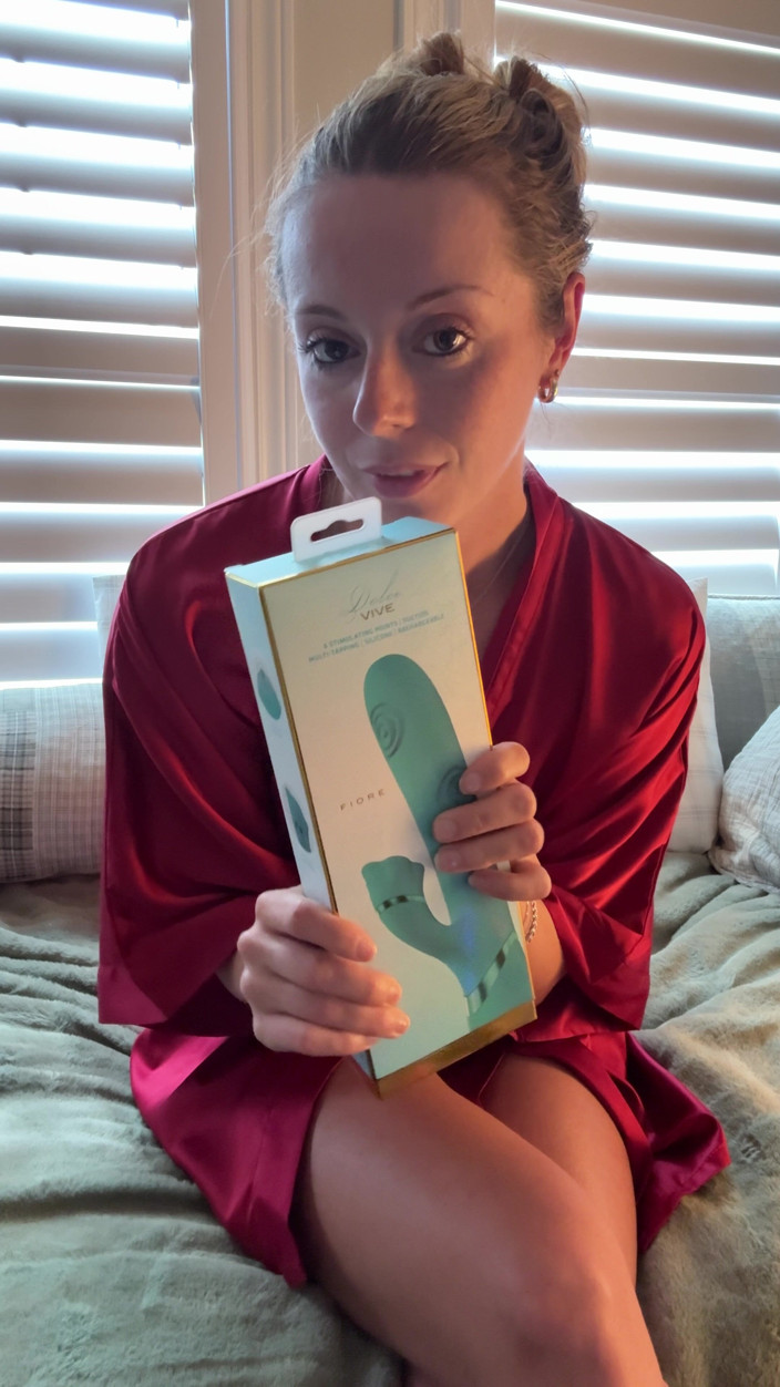 Nadia Foxx: 새로운 장난감 언박싱과 내가 사정할 때까지 사용!