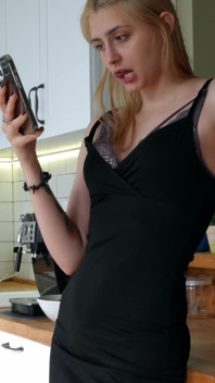 Fată drăguță care face sex anal cu iubitul ei, de ce nu se alătură mama vitregă în această dimineață minunată?