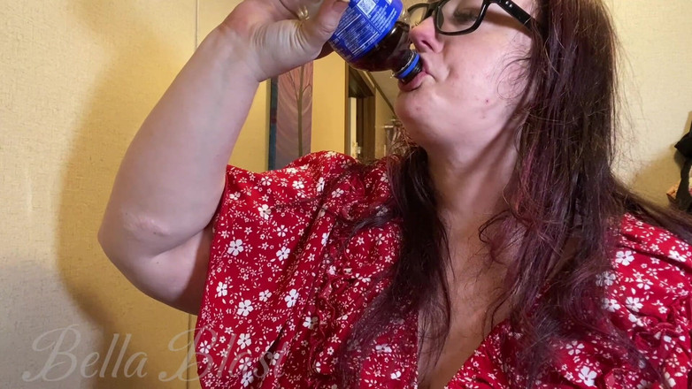 BellaBlast: Rakaman dekat Voyeurism Gulp, Chug, dan Burp! Bella Blast