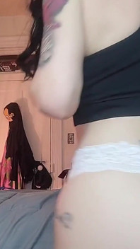 Porra me assista agitar minha bunda, querendo agitar no seu rosto