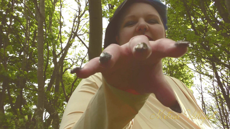 Mxtress Valleycat: Sanguine giantess long nails