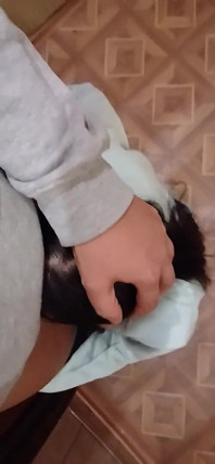 Ejaculez în gura ei într-un minut pentru că mama mea vitregă începuse deja să deschidă ușa din față