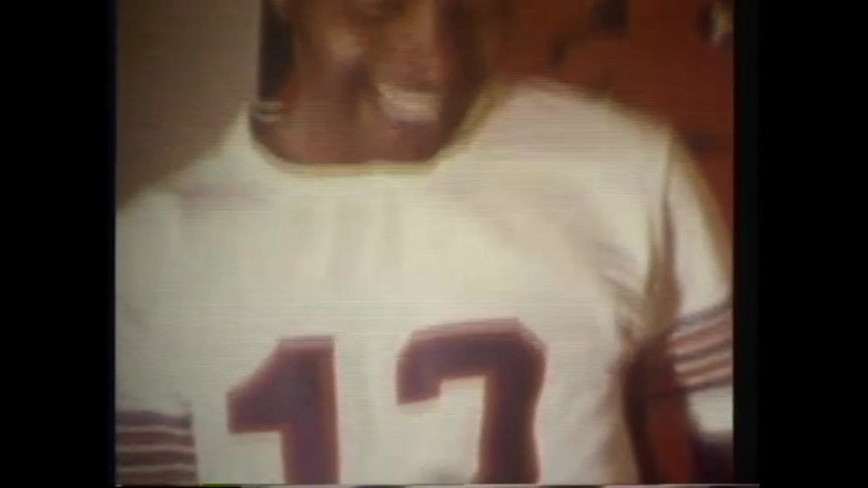 Vintage megastore: Double Pénétration Par 2 Blacks Pour Une Étudiante Blonde