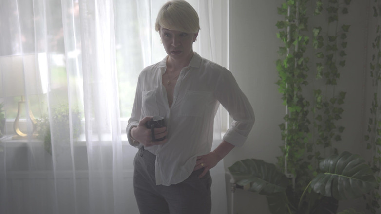 Jolie Lyon: Sua namorada está fodendo seu padrasto