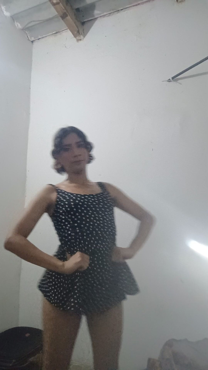 Femboy from Colombia: この新しいセクシーなダンスの瞬間