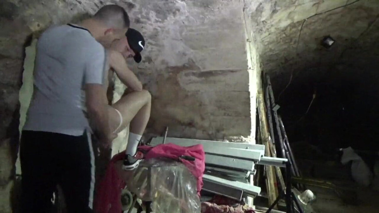 RAW PORN SPY CAM: S Patrickem Bauerem šuká bez sedla Tim Cosla