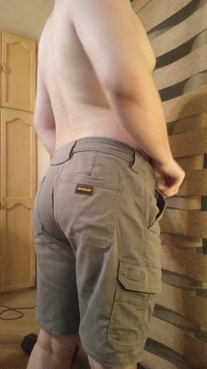 Himbo_Fox: Muscular Stallion hebt Gewichte