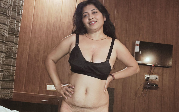 Pinki Bhabhi 69: Chica sexy follada muy duro en períodos por el amigo...