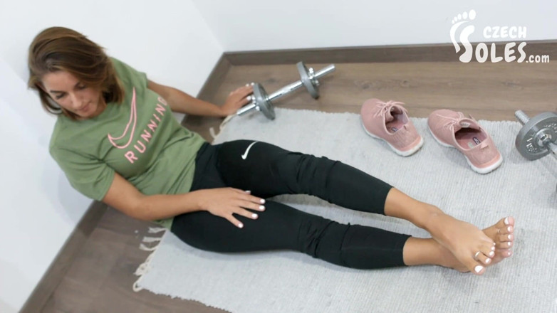 Czech Soles - foot fetish content: Treino forte de menina e seus pequenos pés sensuais