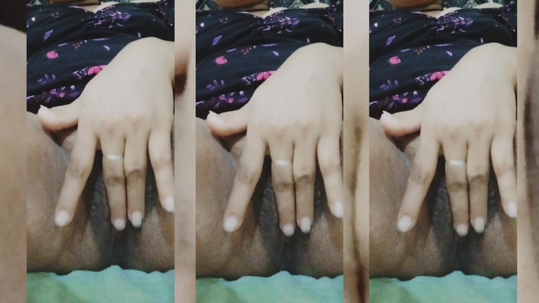 EMILYKIRAN: Meri Phudi bhi dekh lo 请我 Bohat Gareeb Hun