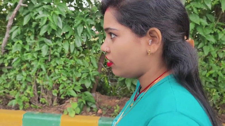 Sona bhabhi: उड़िया देसी पत्नी पार्क में अपने प्रेमी के साथ मजा लेती है