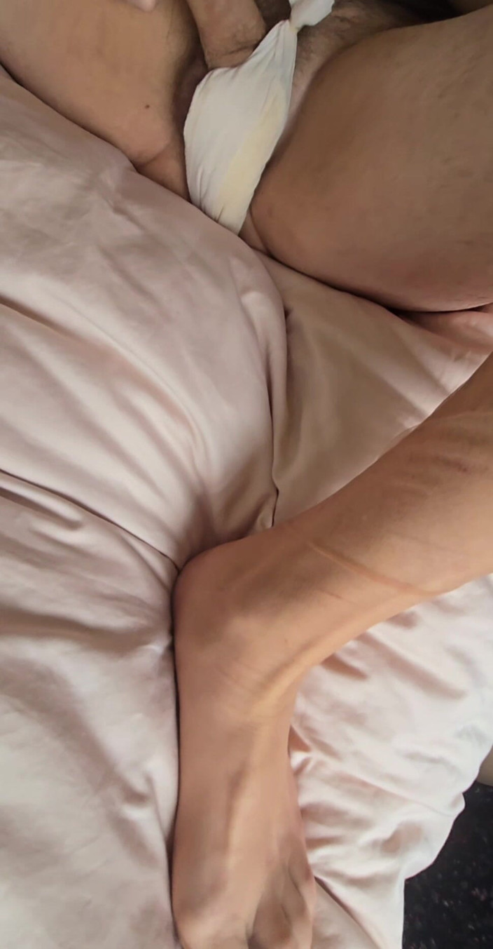 Takepad: Kemerli iç çamaşırlı sıhhi peçete sexdoll
