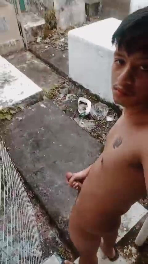 KrakenTwink: 在户外等爸爸！pinoy Twink裸体坚硬鸡巴，自慰并射精