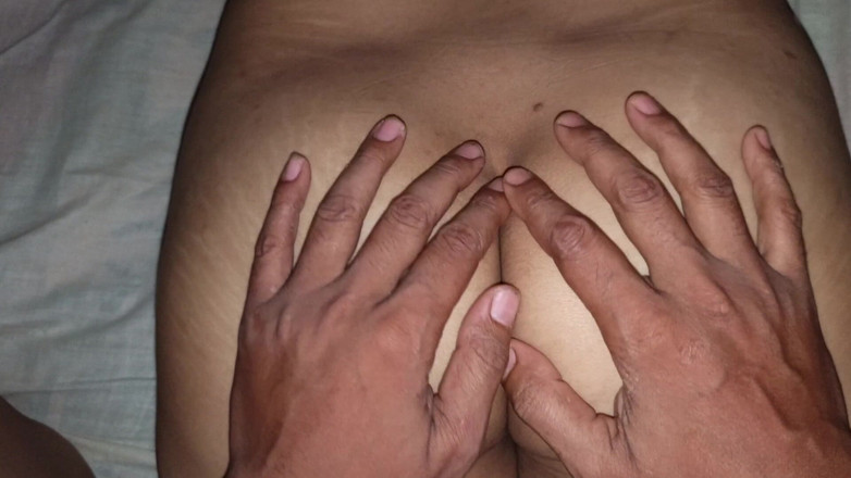 Hot Sudipa: Desi bellissimo villaggio bhabhi godendo il sesso