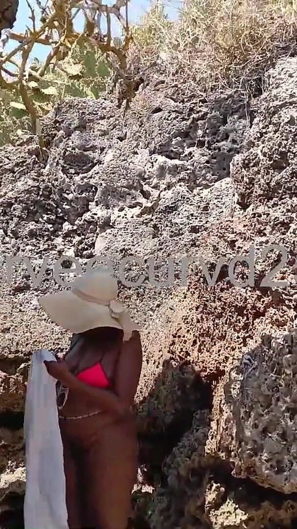 Curveecurvd254: I Got Fucked by a Stranger at the Beach