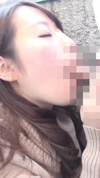 สาวมีสามีที่พาผู้ชายกลับบ้านตอนสามีไม่อยู่ โดนเย็ดท่าหมาแบบไม่ใส่ถุง