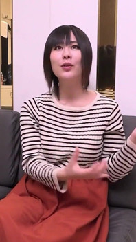 *beschränktes Zeitangebot* 18-jähriges Anime-Otaku-Mädchen ohne Erfahrung mit Männern filmt ihren ersten POV im Austausch gegen Waren