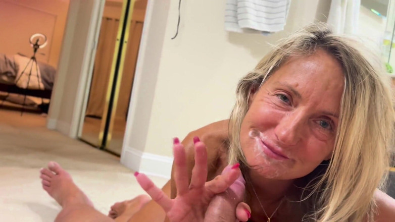 InternalDrive: MILF gets off pissing on cock then sucking it off