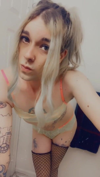CarmenMelatonin: Bikini babe needs to get fucked