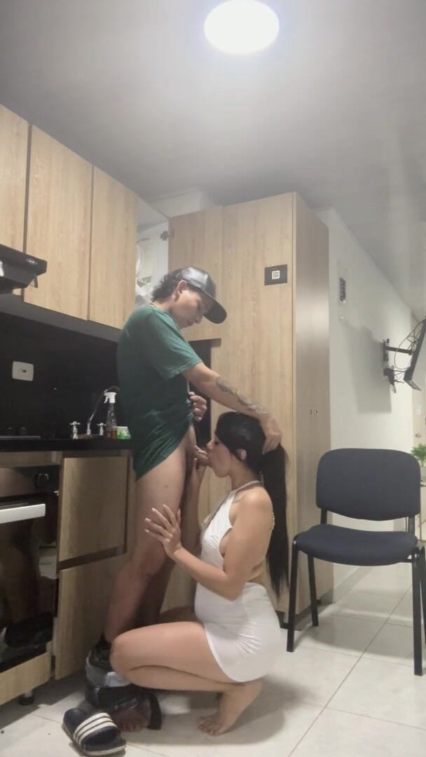 Sexy Slut Stepsister Seduces Her Stepbrother (Tuflacahot)