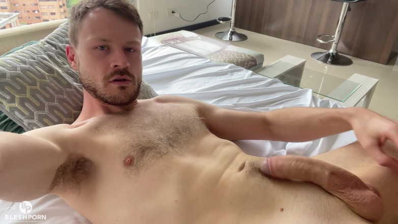 bleshporn: Julian Blesh mostrando seu pau gordo