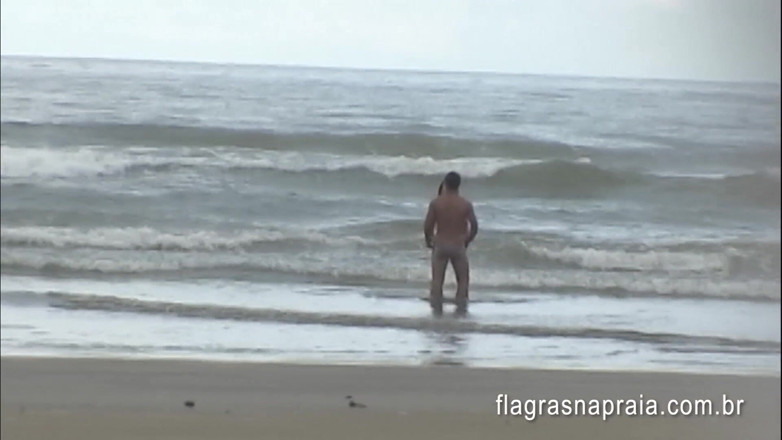 Amateurs videos: Genç çift günü plajda gösteriş yaparak ve sikişerek geçiriyor