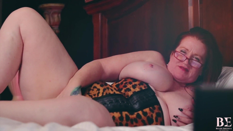 Blush erotica: Sexy GILF masturbation Avalon Drake blush erotica