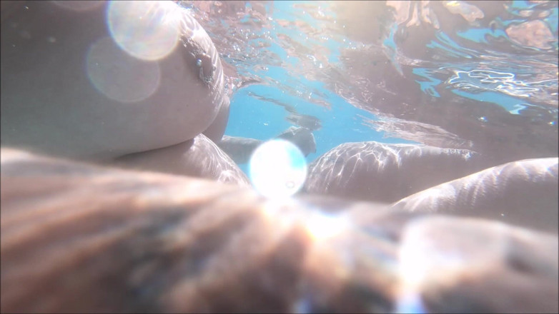 Cheyenne Rose 80: Trio in piscina