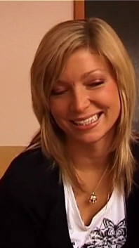 MILF blonde miang Smiles Bersedia Untuk Keseronokan Kotor