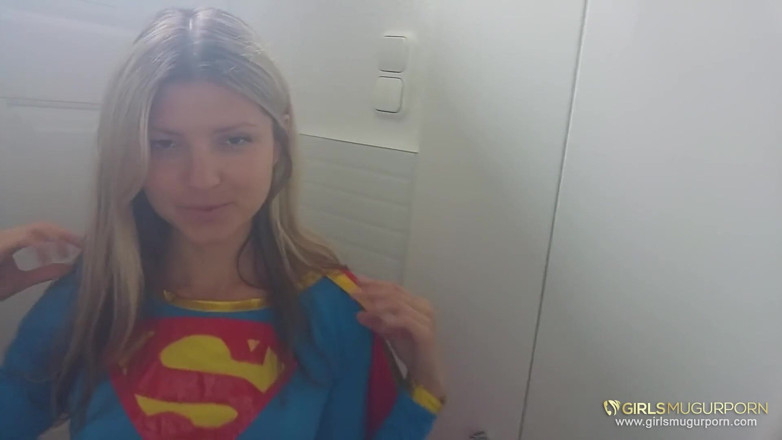 Mugur's World: Kleine superfrauen gina Gerson mit kleinen titten muss mugur retten