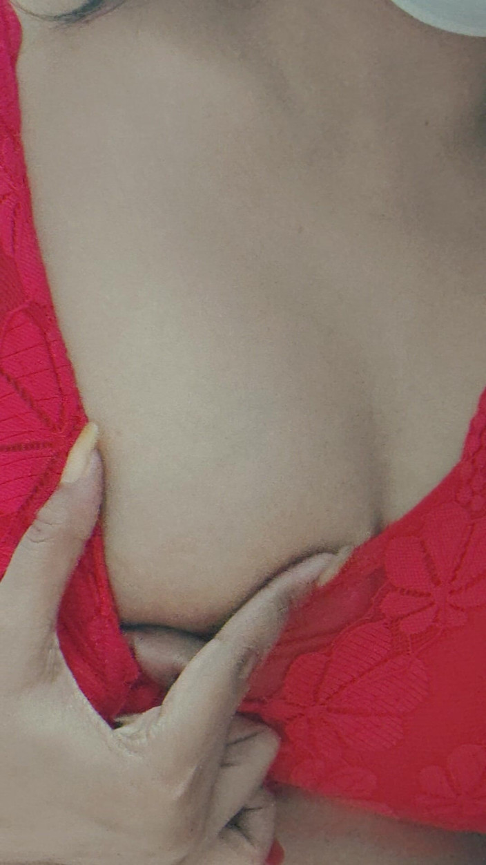 Simabd: Desi mit roten bh mit schönen brüsten