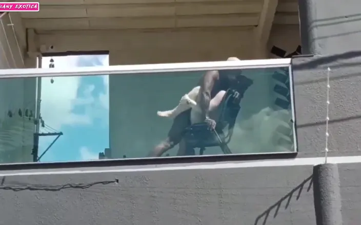 Lorrany exotica: Byla jsem tak nadržená, že jsem měla sex na balkóně se...