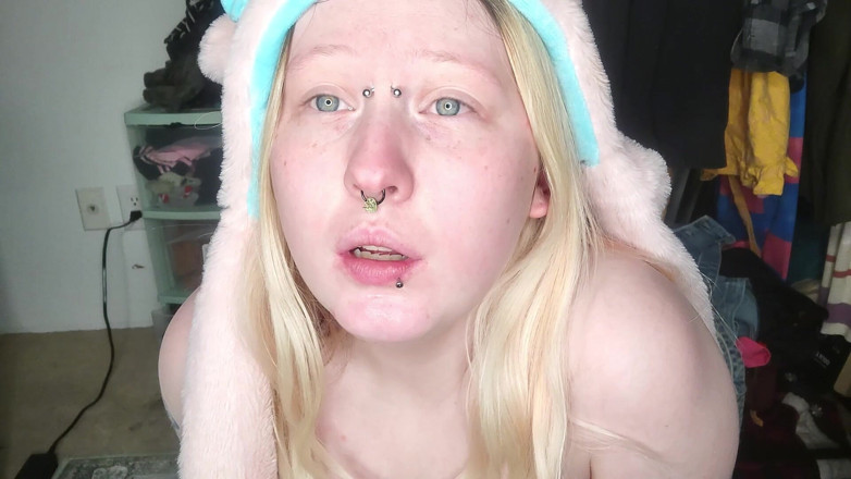 Lori Critter: Linda puta garganta y tetas se folla a sí mismos