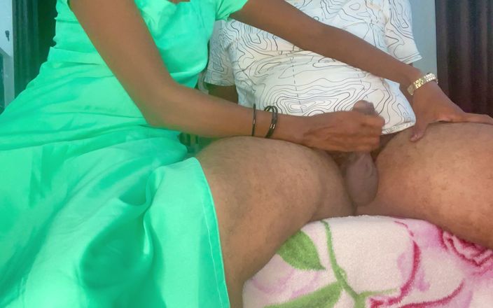 Desi girl riya: Hintli bakire kız öğrenci ilk kez anal seks yapıyor