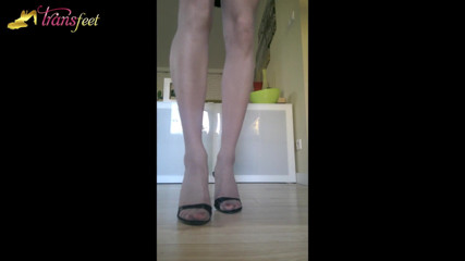 Trans and Cross-Dressers Feet: Sexy tranny and her sexy feet