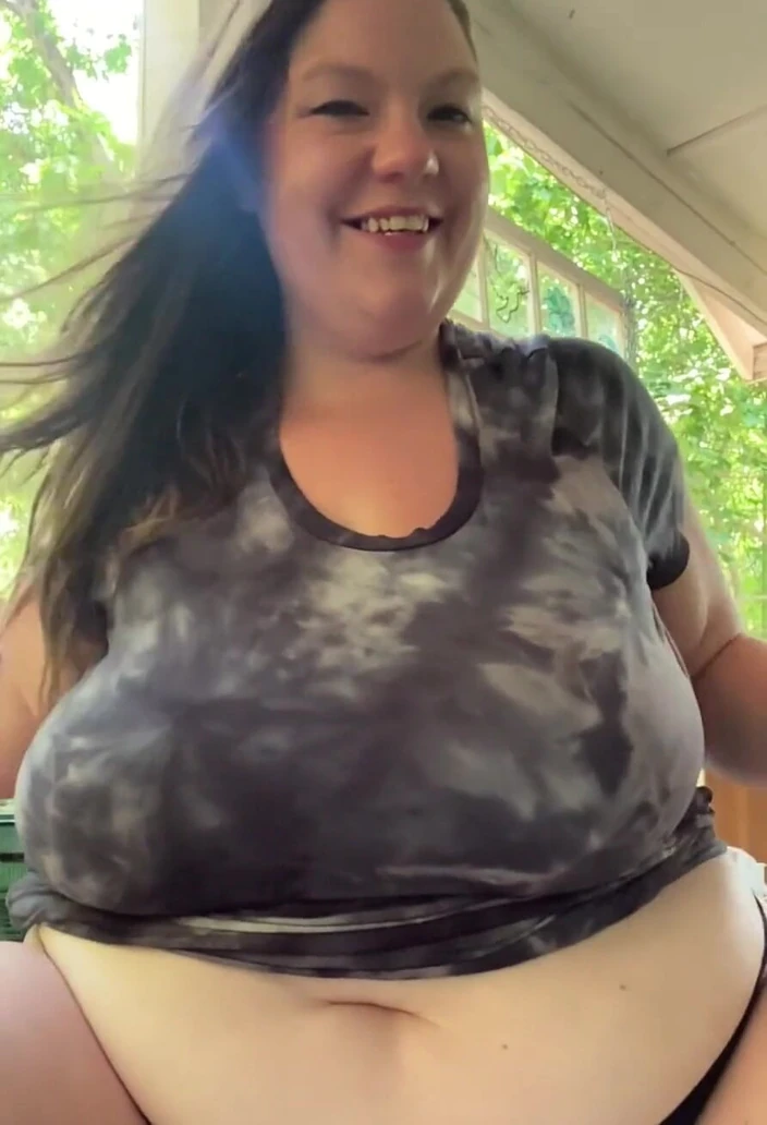 420bettyboobs: Slo-mo Titty Drop. Happy Friday Hunnies!!