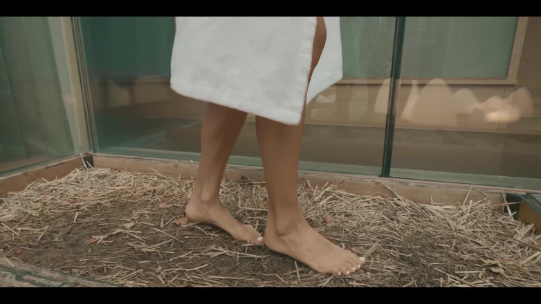 DaringKiara: Seperti yang anda tahu, saya meregangkan badan kecil molek saya...