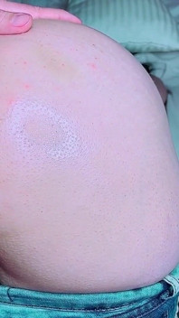 Moje nadržená macecha s velkým zadkem mě požádala o anál a creampie celé video