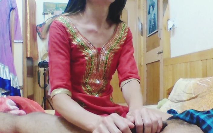 Bolly Karma: Красиві руки дружини на члені
