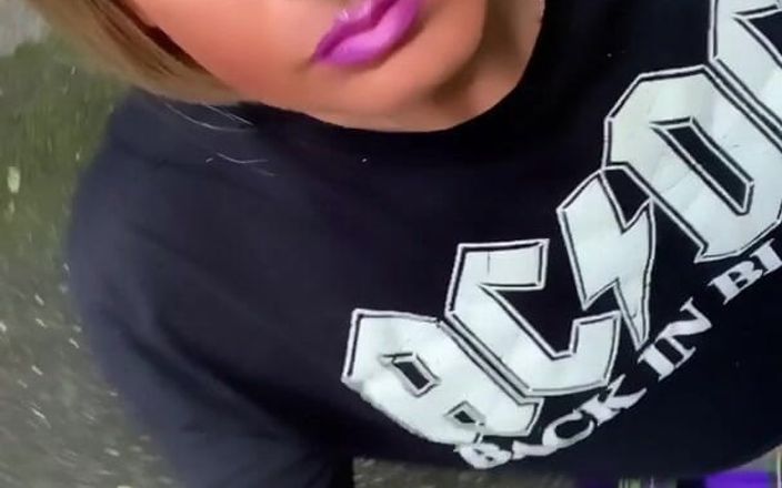 CindieLove: Beccato pubblico dildo sissy, Sborrata in moscio, sconosciuto guarda CD