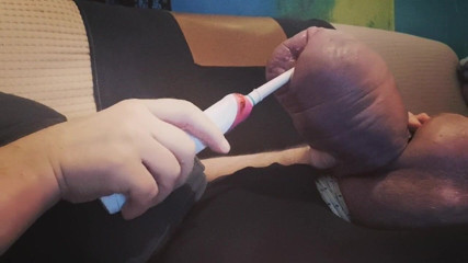 Monster_Meat_: Electric toothbrush gives big fun!